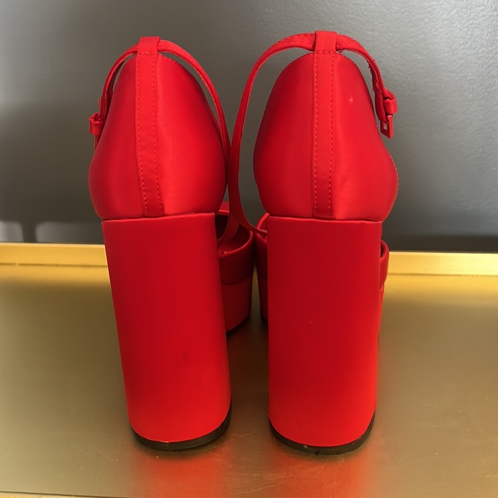 Red Platforms - Picture 6 of 7